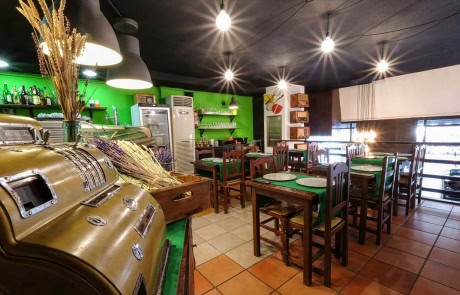 Mezzanotte Reforma Restaurante Diseño de interiores zona de comedor y cocina