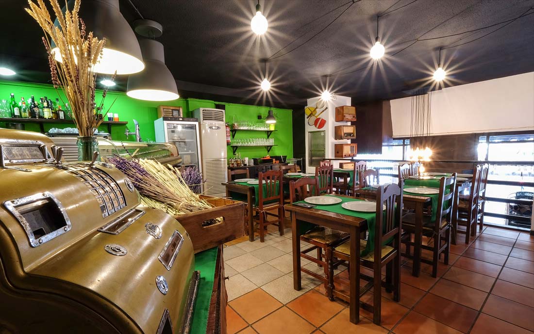 Mezzanotte Reforma Restaurante Diseño de interiores zona de comedor y cocina