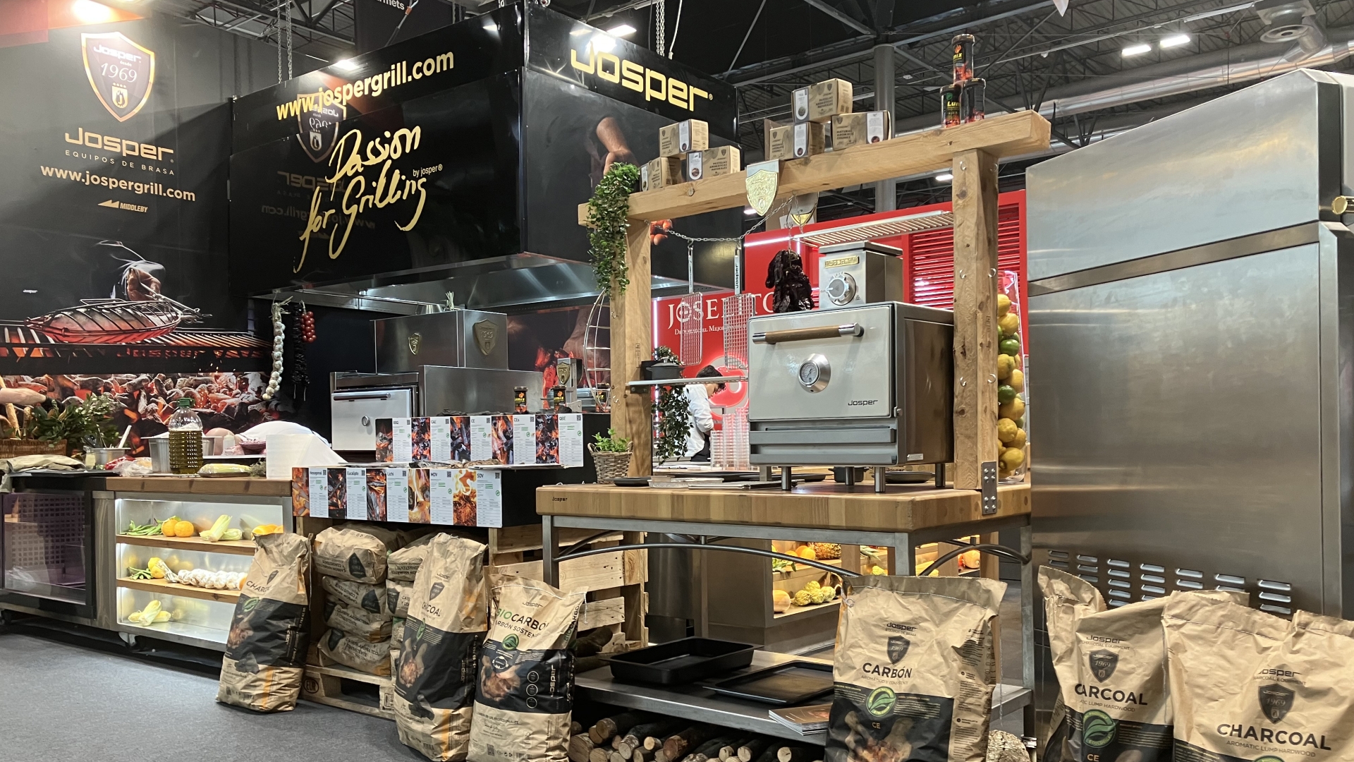 Barbacoa industrial JOSPER amb venda de carbó i accessoris de cuina a Mazzima.