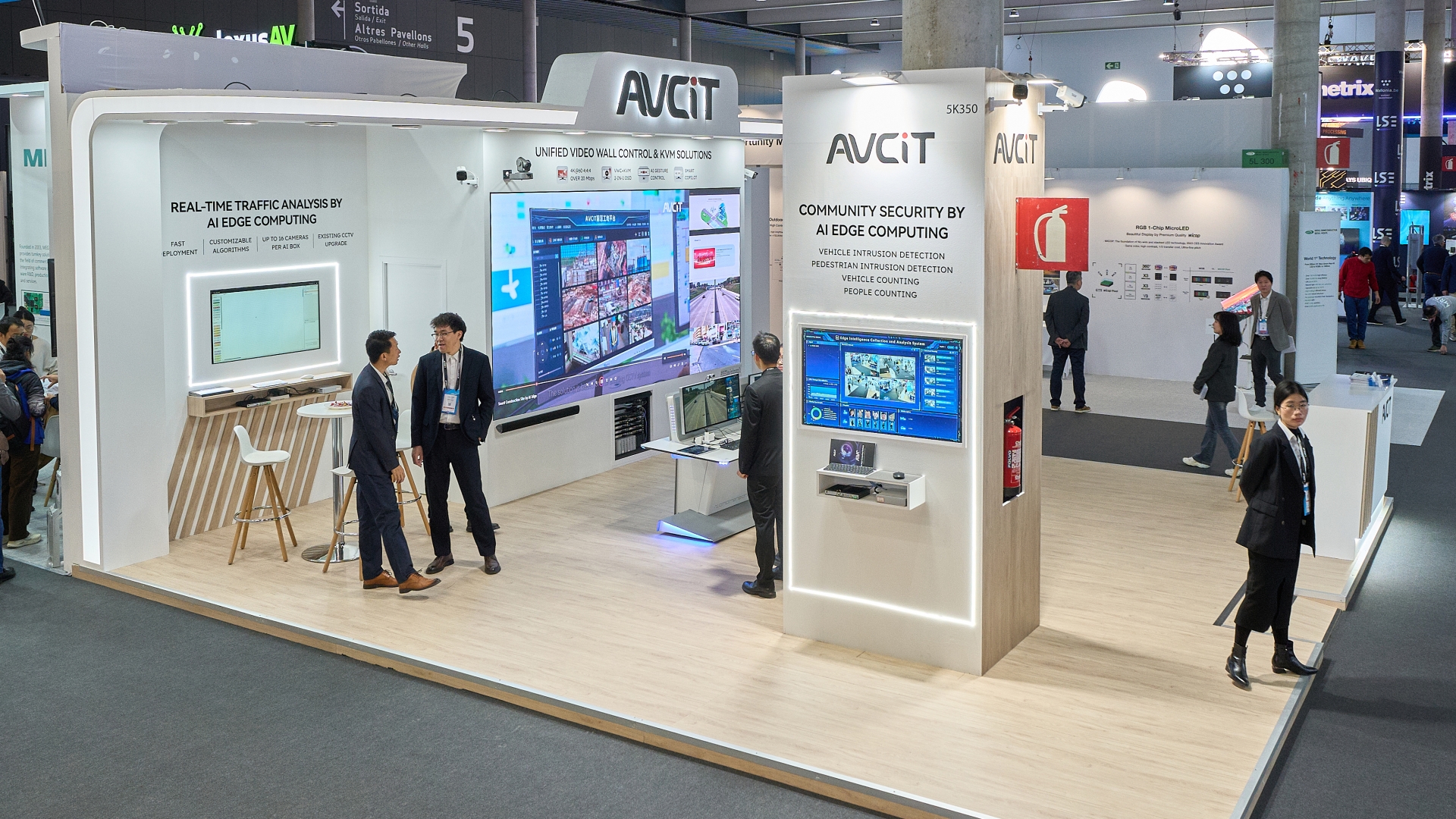 Centro de control de video vigilancia con soluciones AI y análisis en tiempo real.