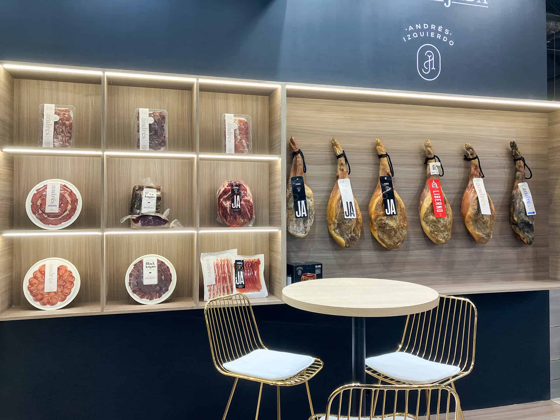 2025-stand-salon-gourmets-andres-izquierdo-y-embajada-del-jamon-10