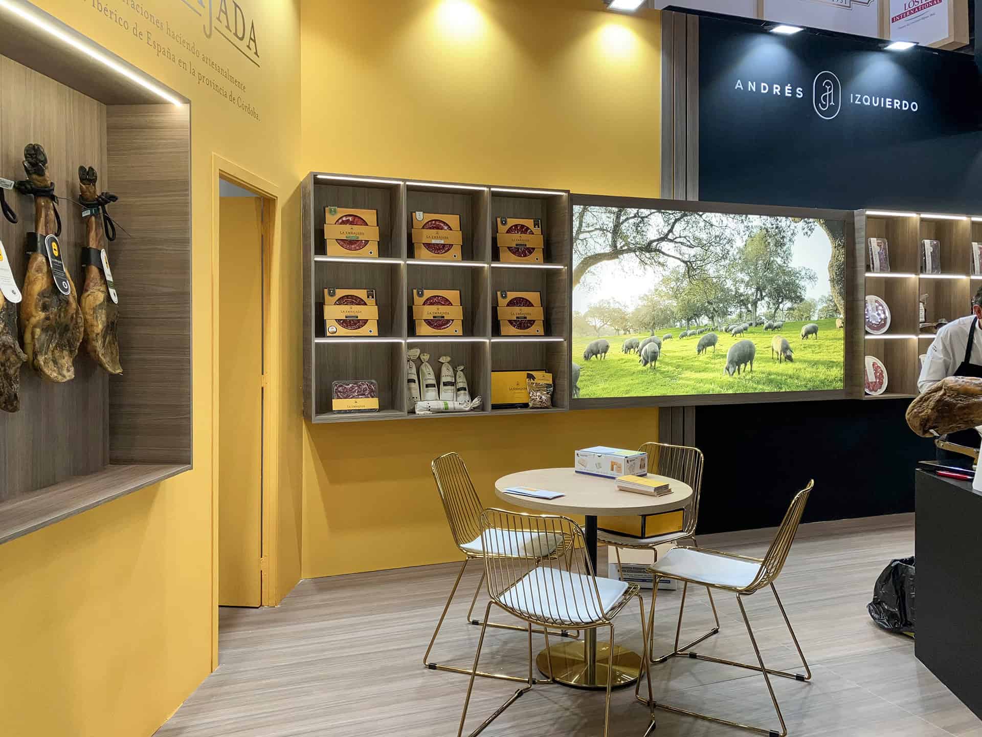 2025-stand-salon-gourmets-andres-izquierdo-y-embajada-del-jamon-12
